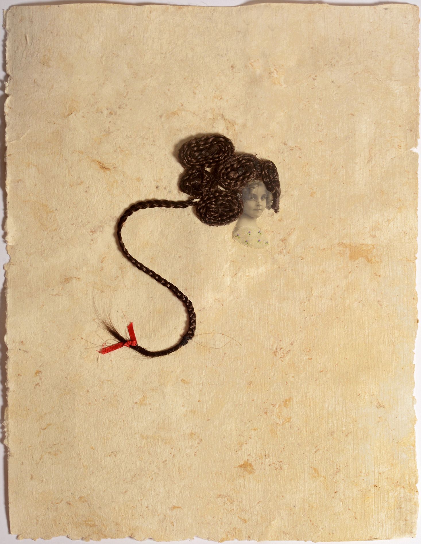 Moño complicado, serie: Juego de niñas, 2012, estampa, cabellos falsos, tela sobre papel amate, 30 x 40 cm/ Mari Carmen Carrillo